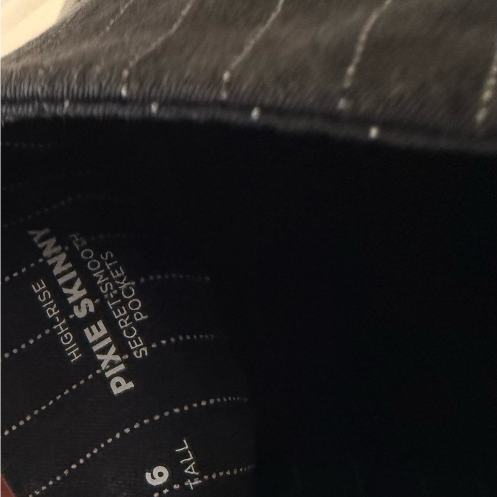 Women’s Old Navy Pixie Pants - Picture 3 of 3